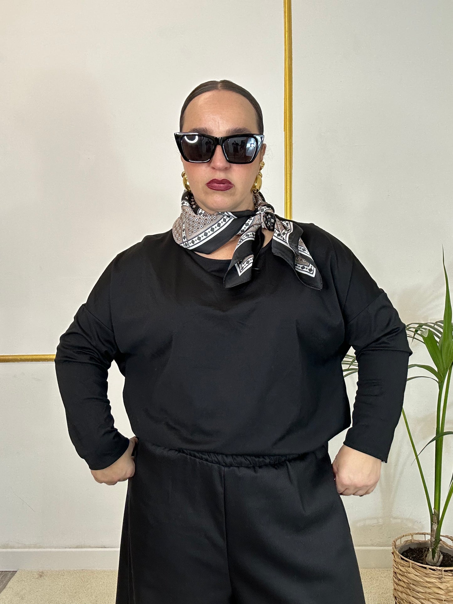 MAGLIA BASICA CON FOULARD
