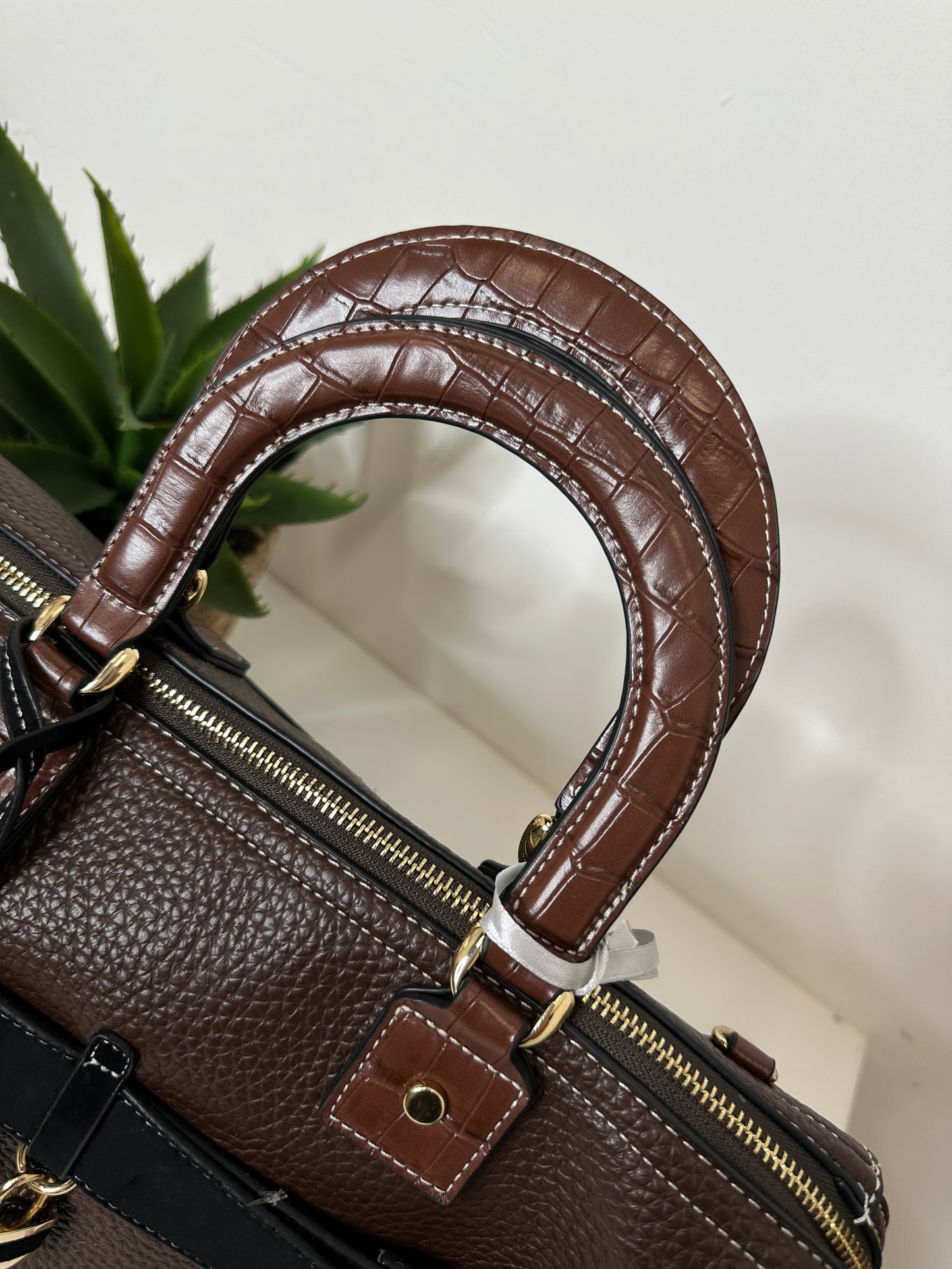 Borsa Marrone Ecopelle Martellata con Tracolla Coccodrillo