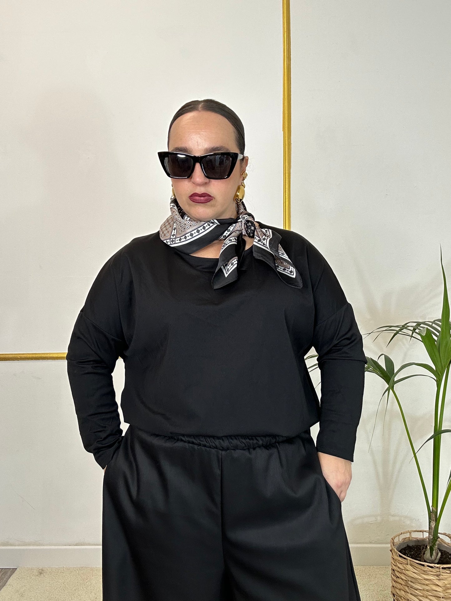 MAGLIA BASICA CON FOULARD