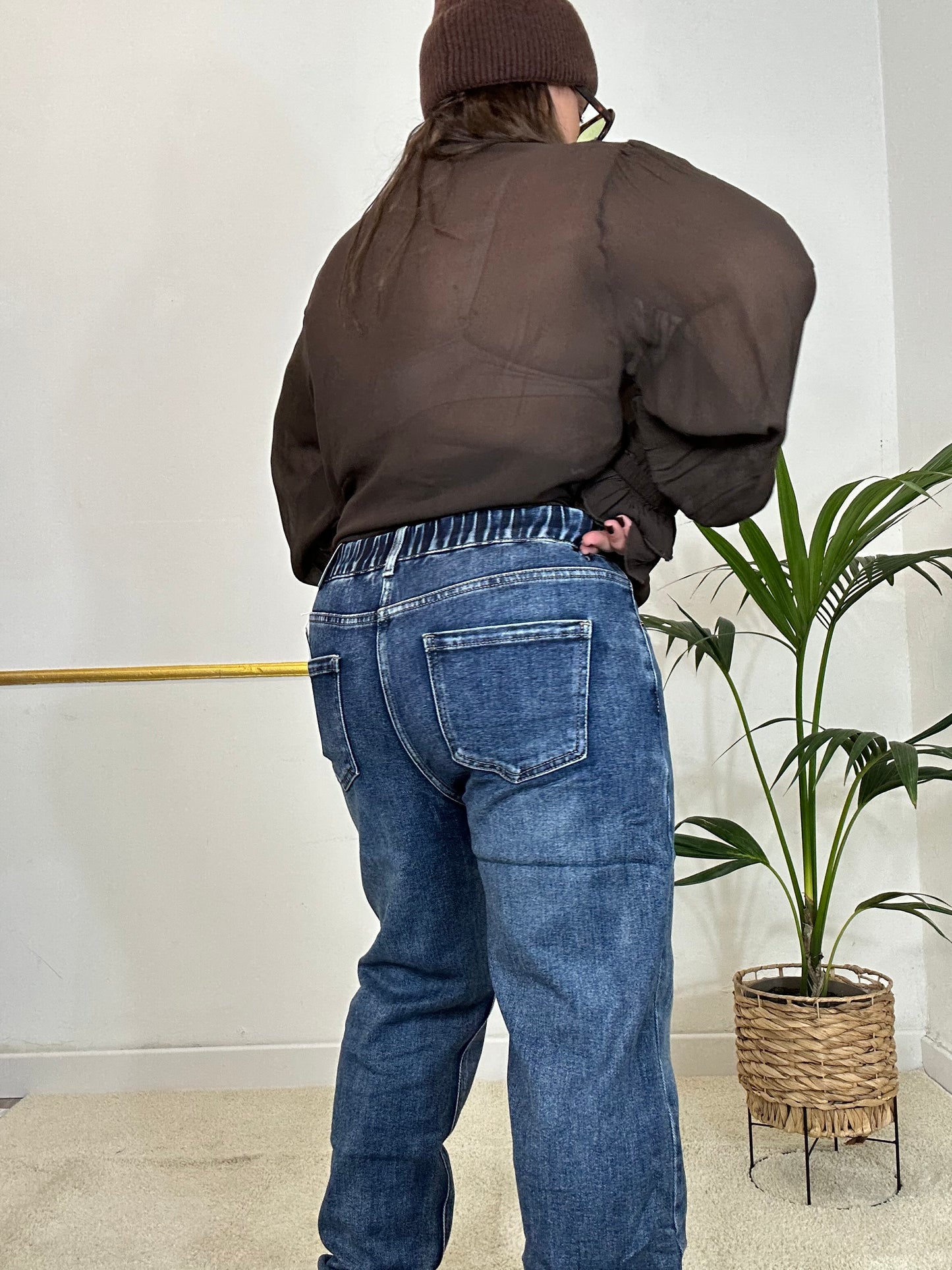 JEANS MOM FIT CON ELASTICO