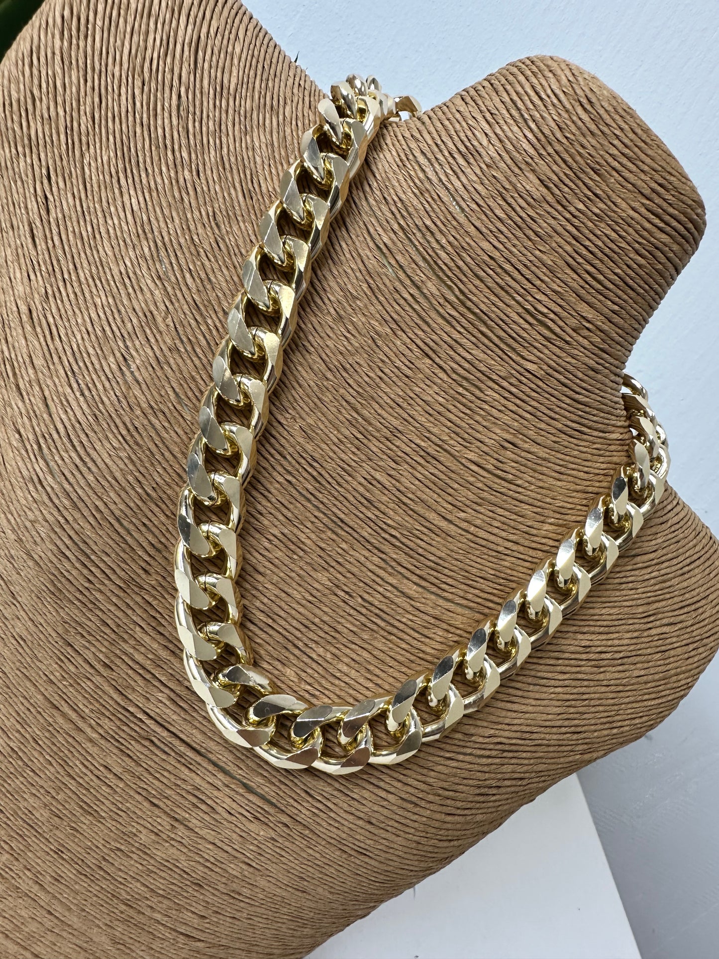 Collana catena media