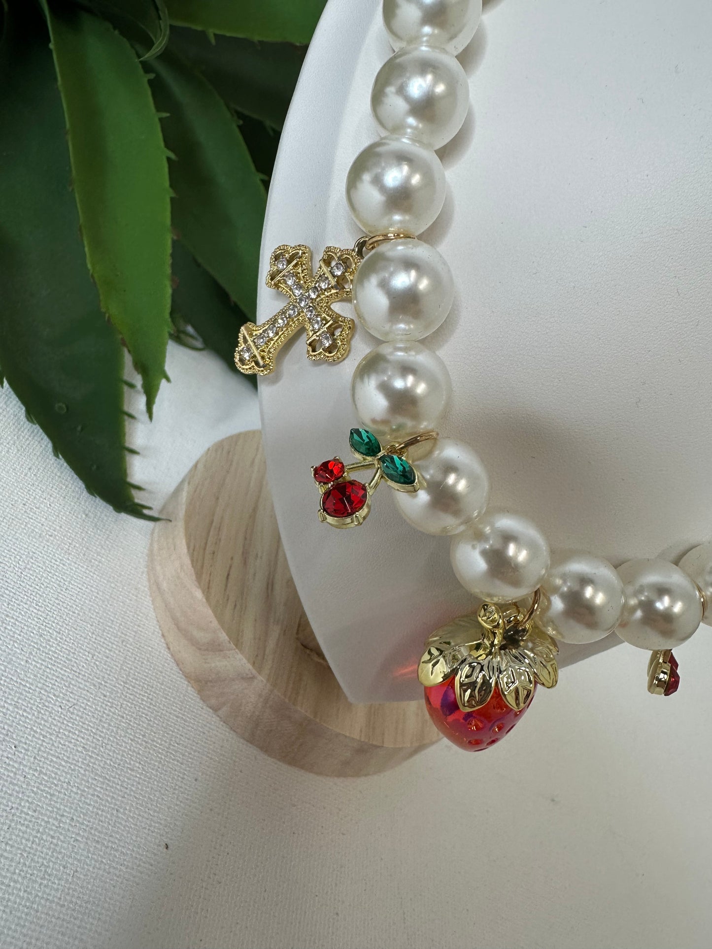 Collana di perle con charms