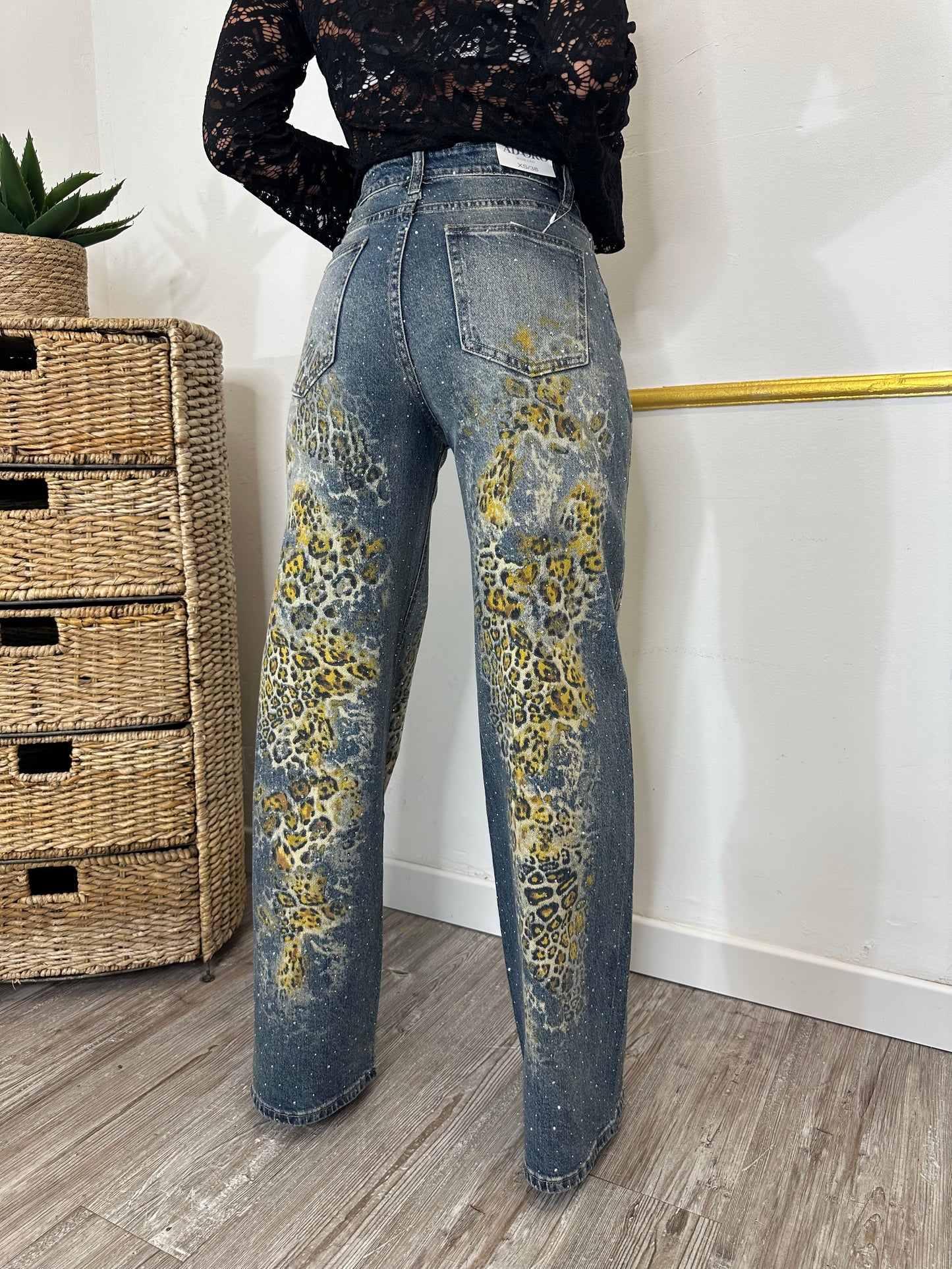 JEANS MACULATO CON STRASS