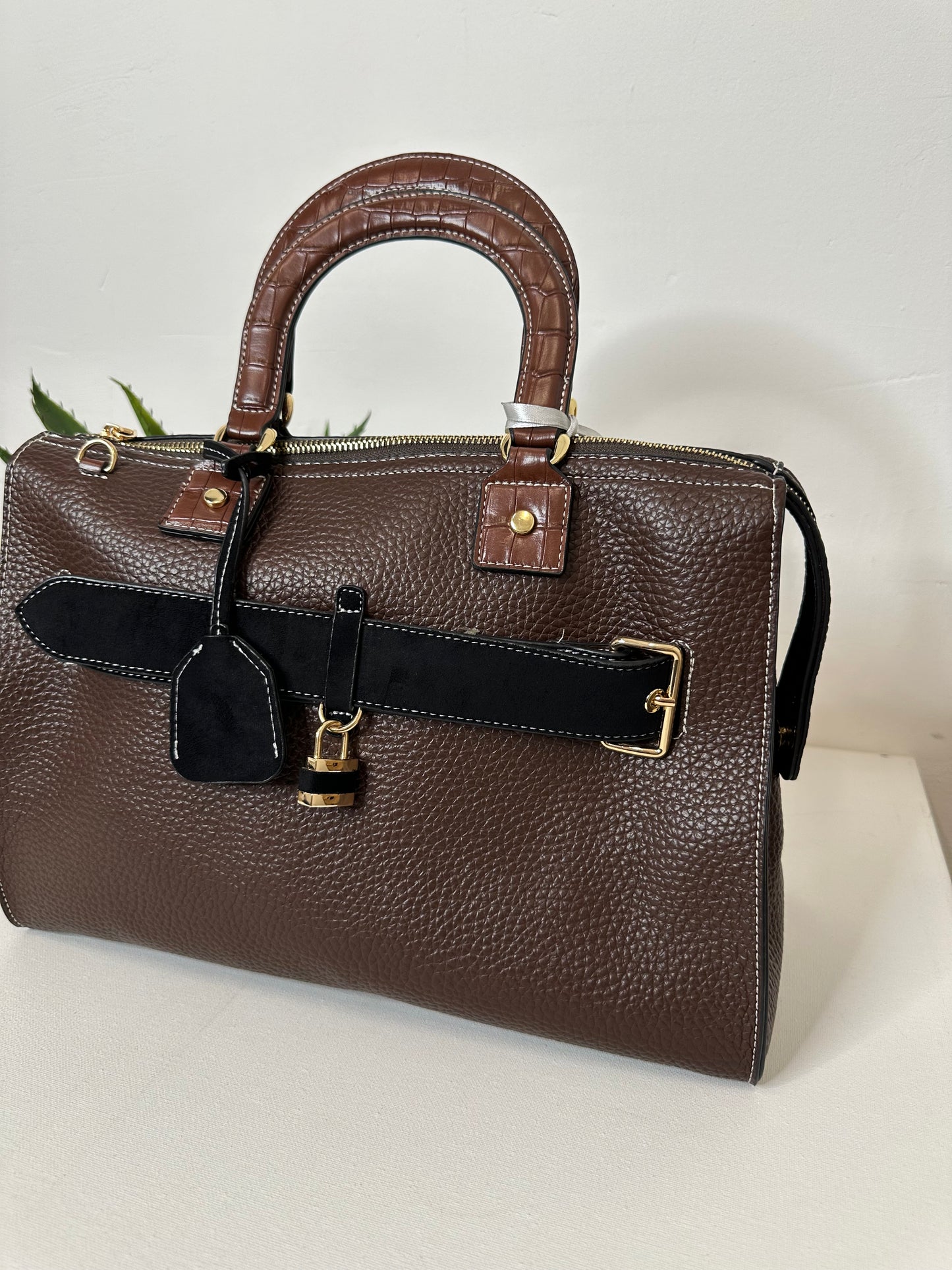 Borsa Marrone Ecopelle Martellata con Tracolla Coccodrillo