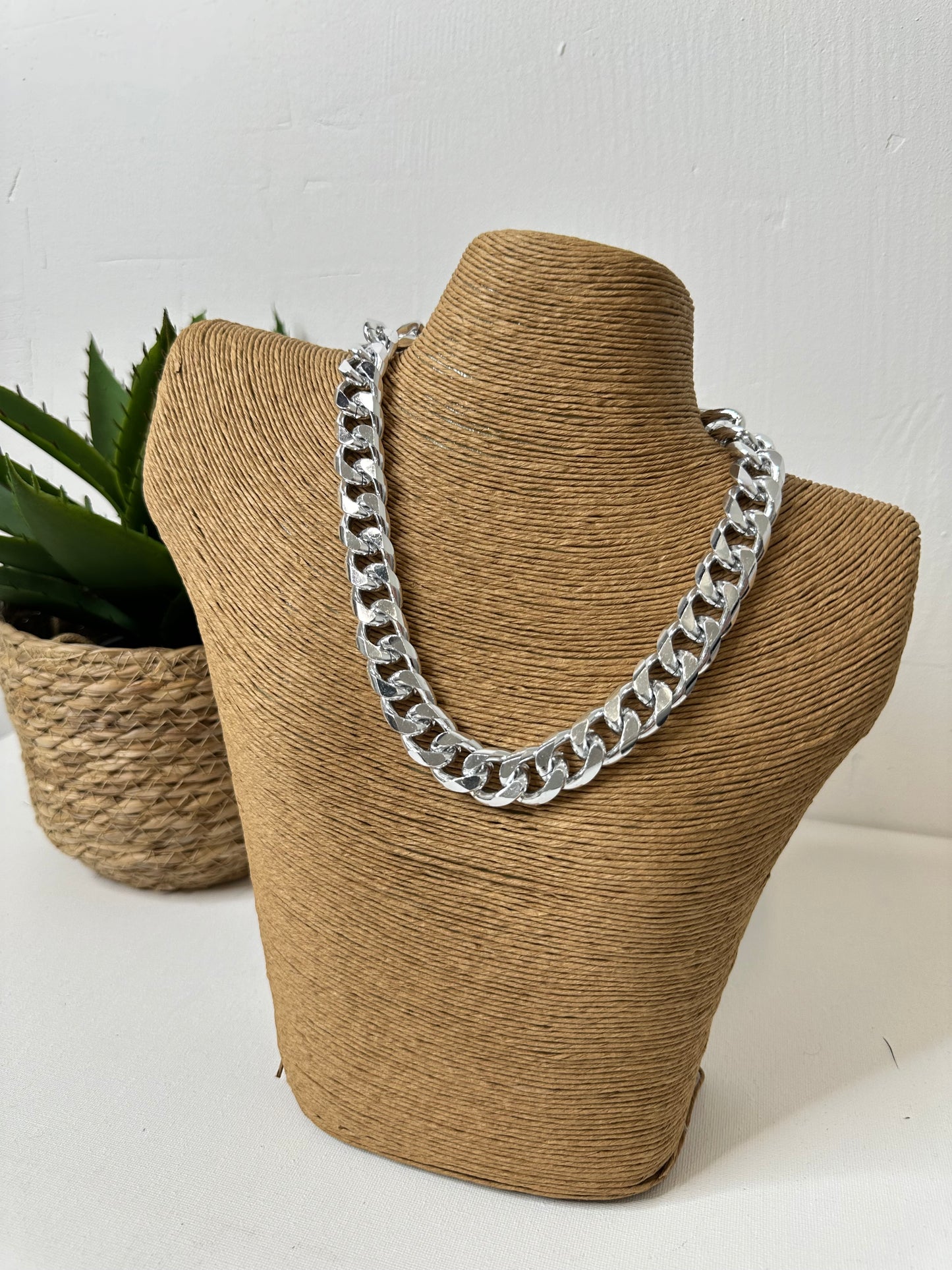 Collana catena media