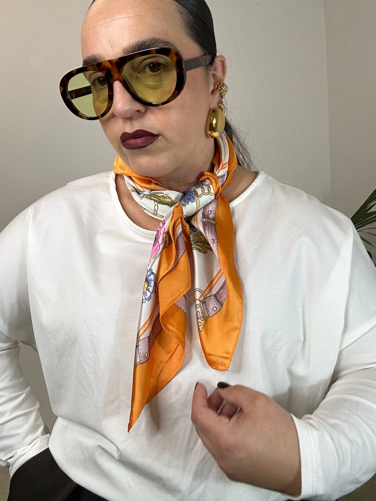 MAGLIA BASICA CON FOULARD