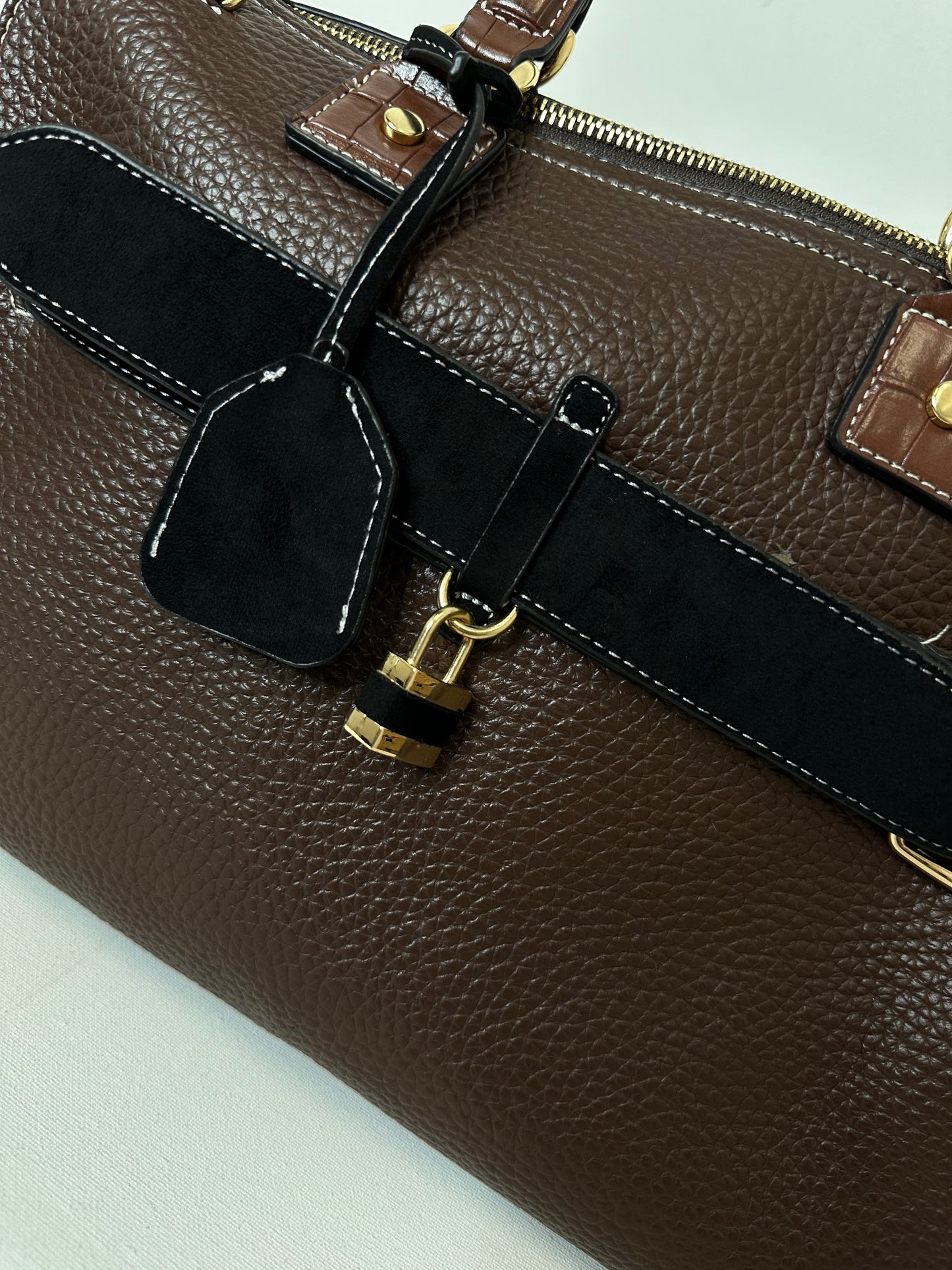 Borsa Marrone Ecopelle Martellata con Tracolla Coccodrillo