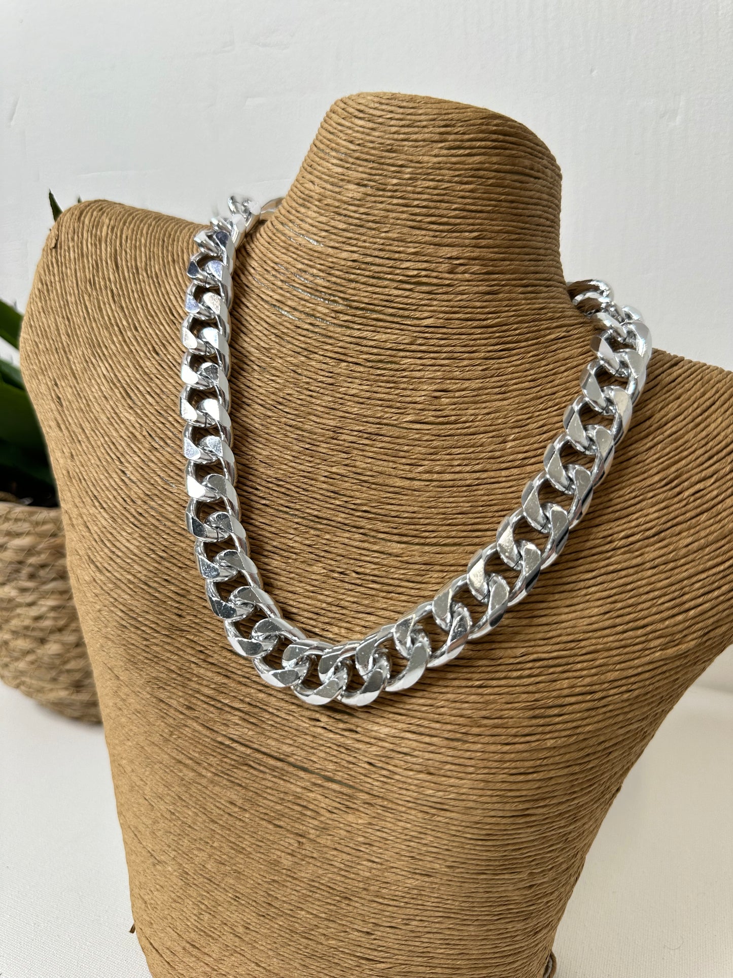 Collana catena media
