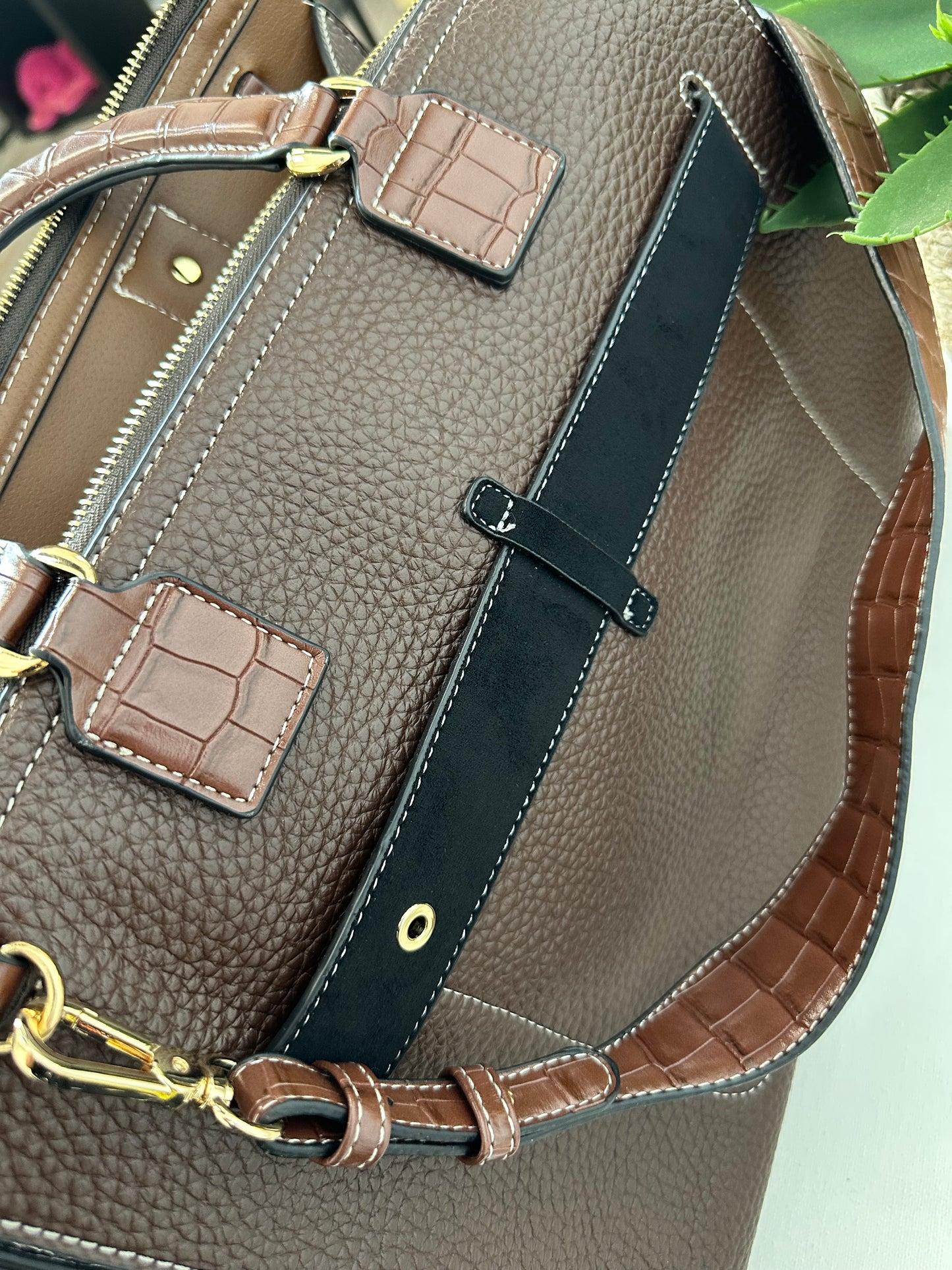 Borsa Marrone Ecopelle Martellata con Tracolla Coccodrillo