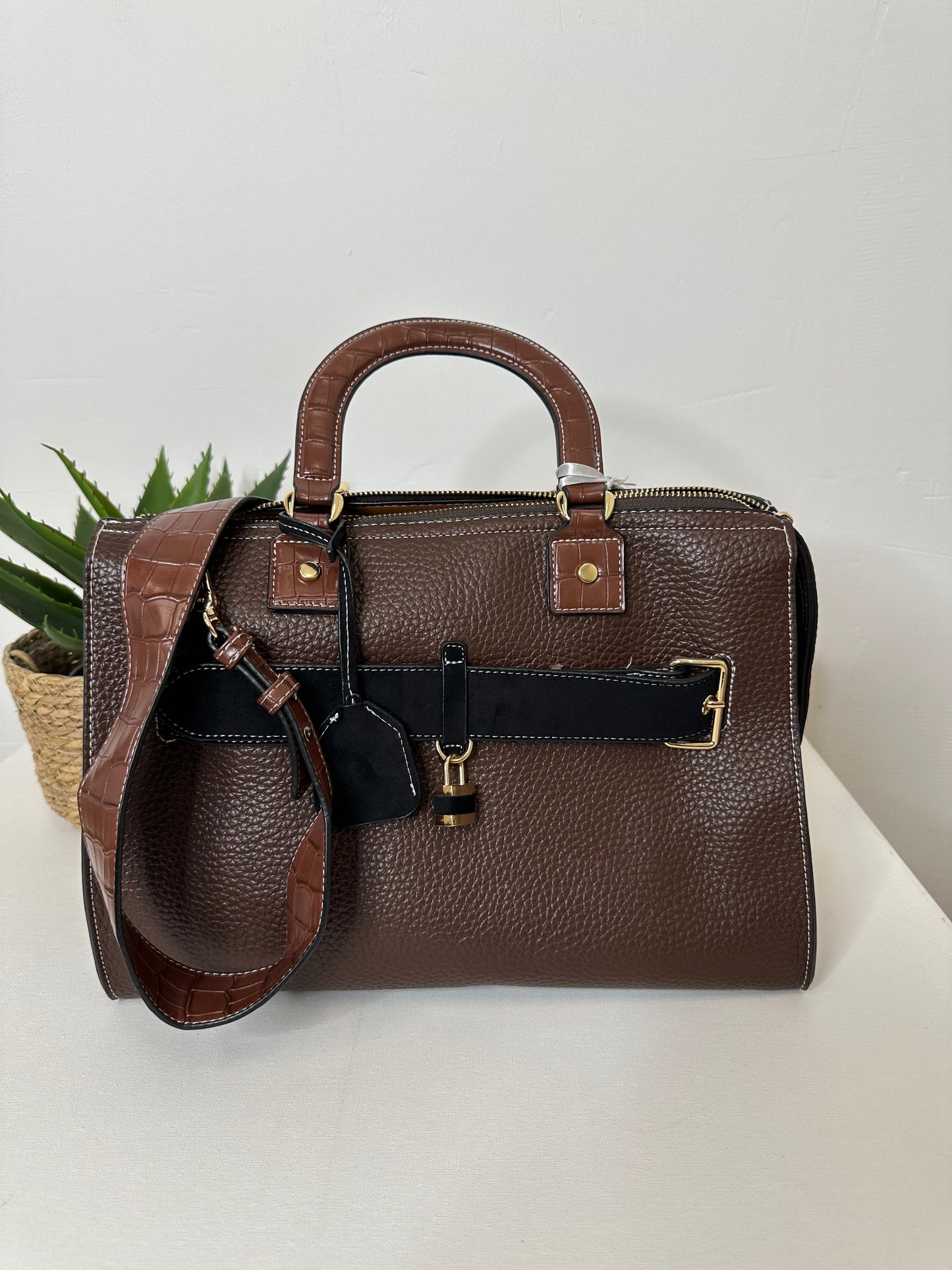 Borsa Marrone Ecopelle Martellata con Tracolla Coccodrillo