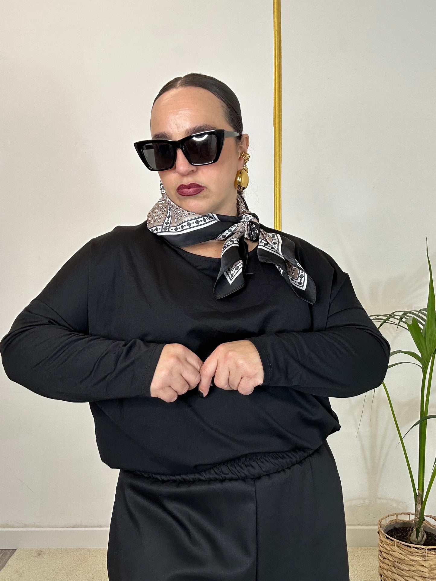 MAGLIA BASICA CON FOULARD