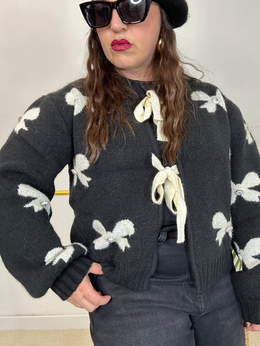 MAGLIA CON FIOCCHI