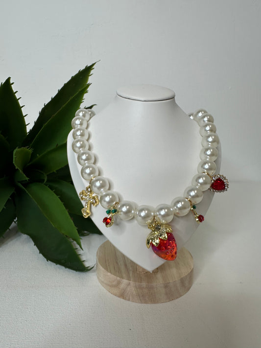 Collana di perle con charms