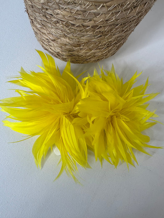 Spilla In Piuma Gialla