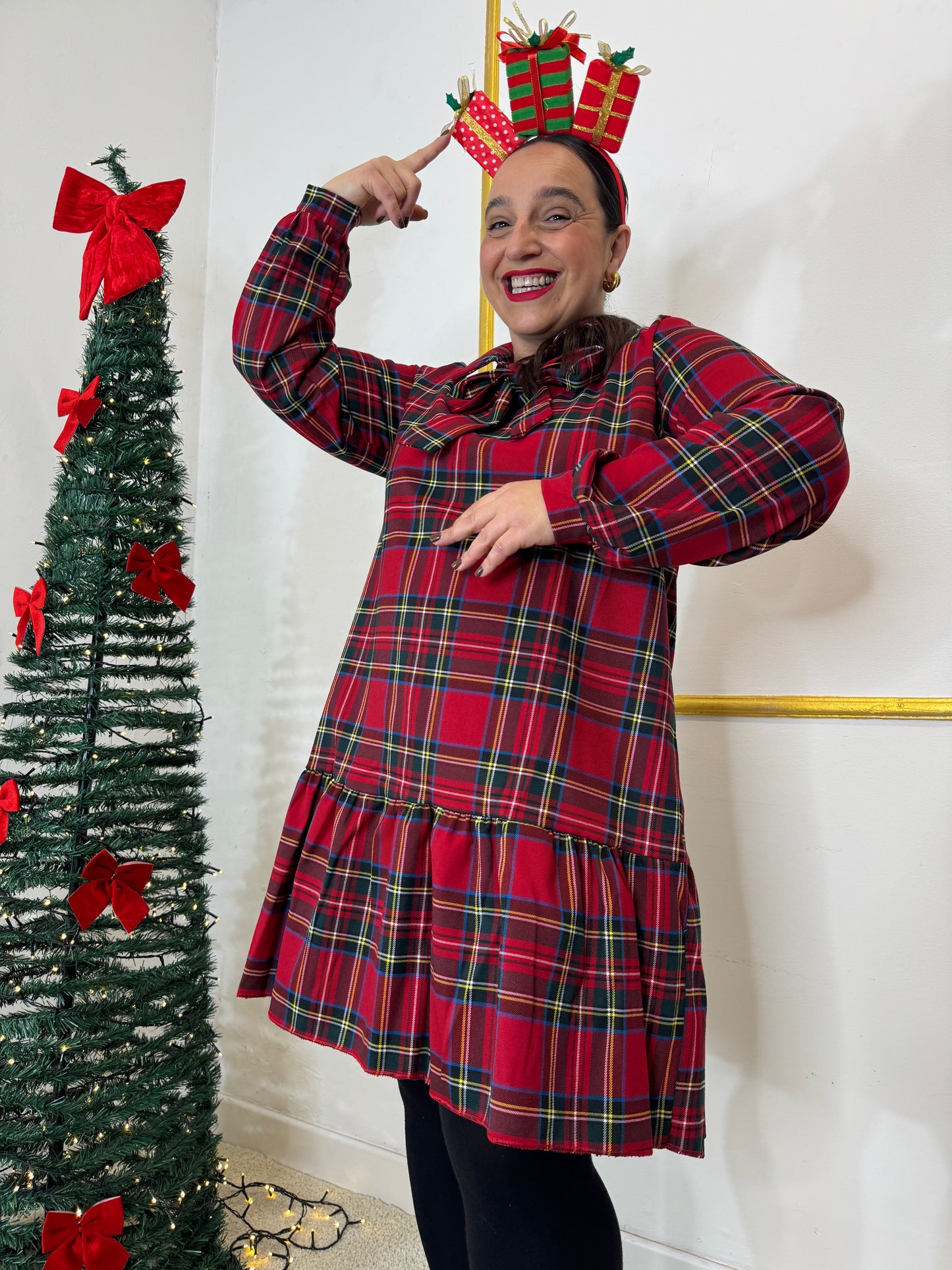 ABITO TARTAN ROSSO CON BALZE