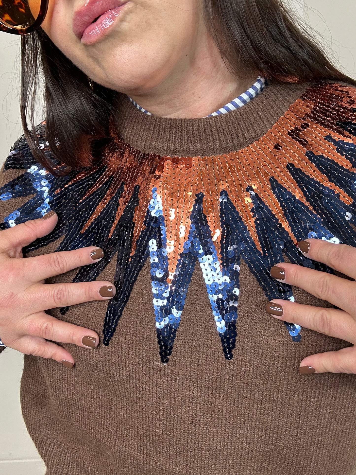 MAGLIA MARRONE CON PAILLETTES