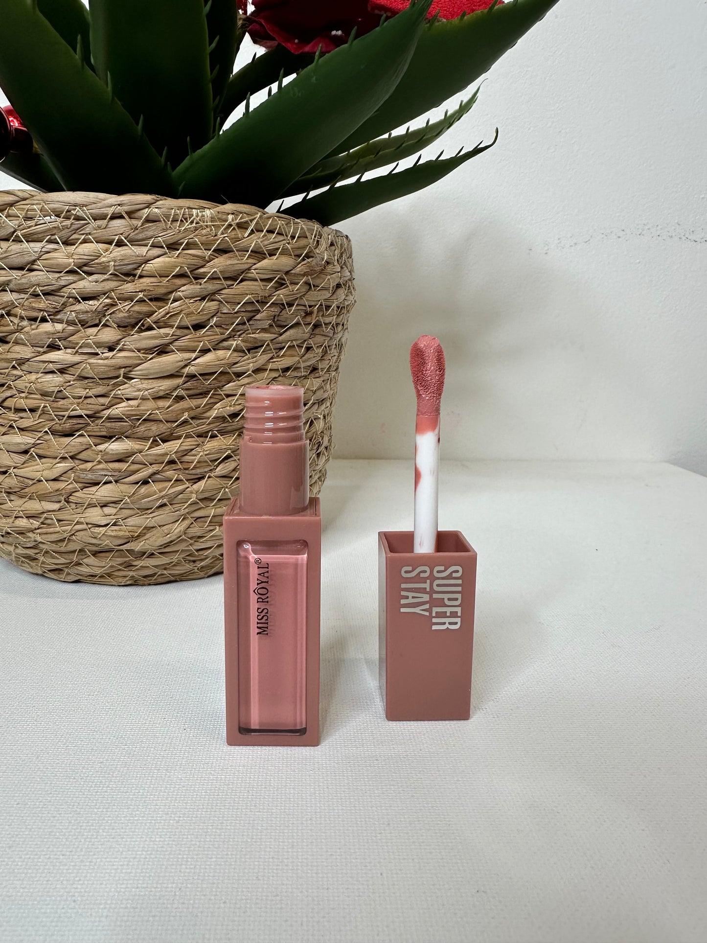 MISS ROYAL – Velvet Matte Lip Glaz