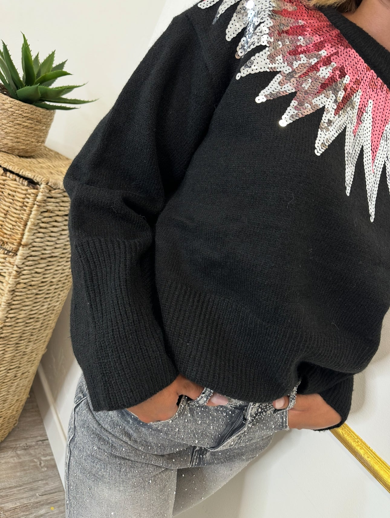 MAGLIA NERA CON PAILLETTES